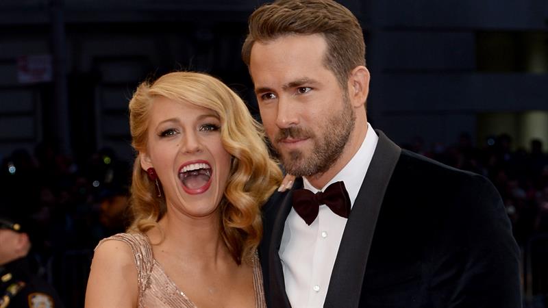 Blake Lively Trolls Ryan Reynolds After He Poses For A Pic With Salma Hayek Blake Lively and Ryan Reynolds