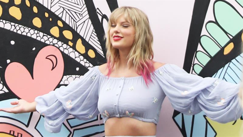 Taylor Swift Surprises Fans In Nashville Ahead Of New Music Release