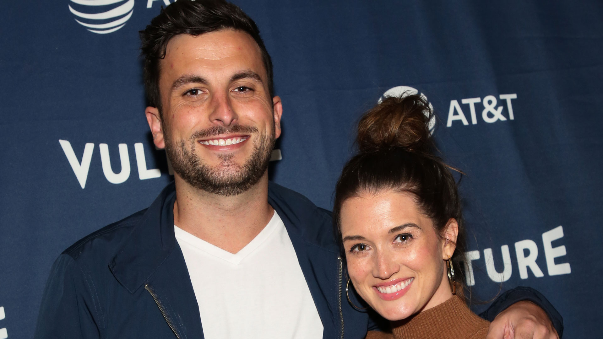 Bachelor Nation's Jade Roper Wins $1M Playing Fantasy Football, But Not Without Controversy Bachelor Nation's Jade Roper Wins $1M Playing Fantasy Football, But Not Without Controversy