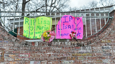 Lisa Marie Presley's Fans Leave Tributes Outside Graceland