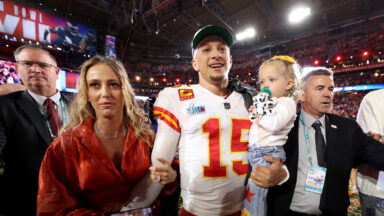 Patrick Mahomes Celebrates Super Bowl LVII Win With His Daughter!