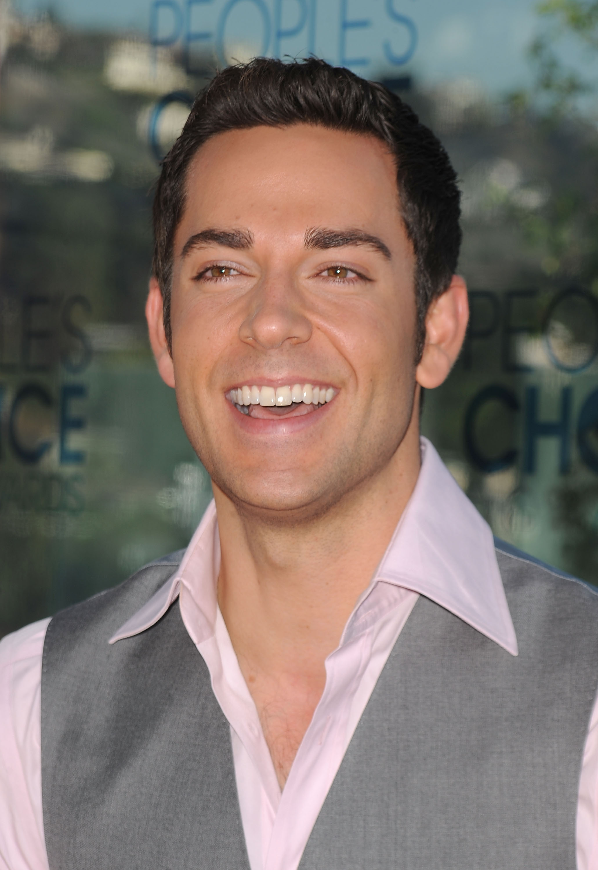 “Chuck’s” Zachary Levi smiles as he attends the People’s Choice Awards 2011 Press Conference, West Hollywood, November 9, 2010